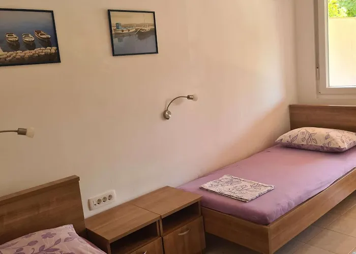 Appartamento By The Sea Kastel Luksic, - 22651 Kaštela